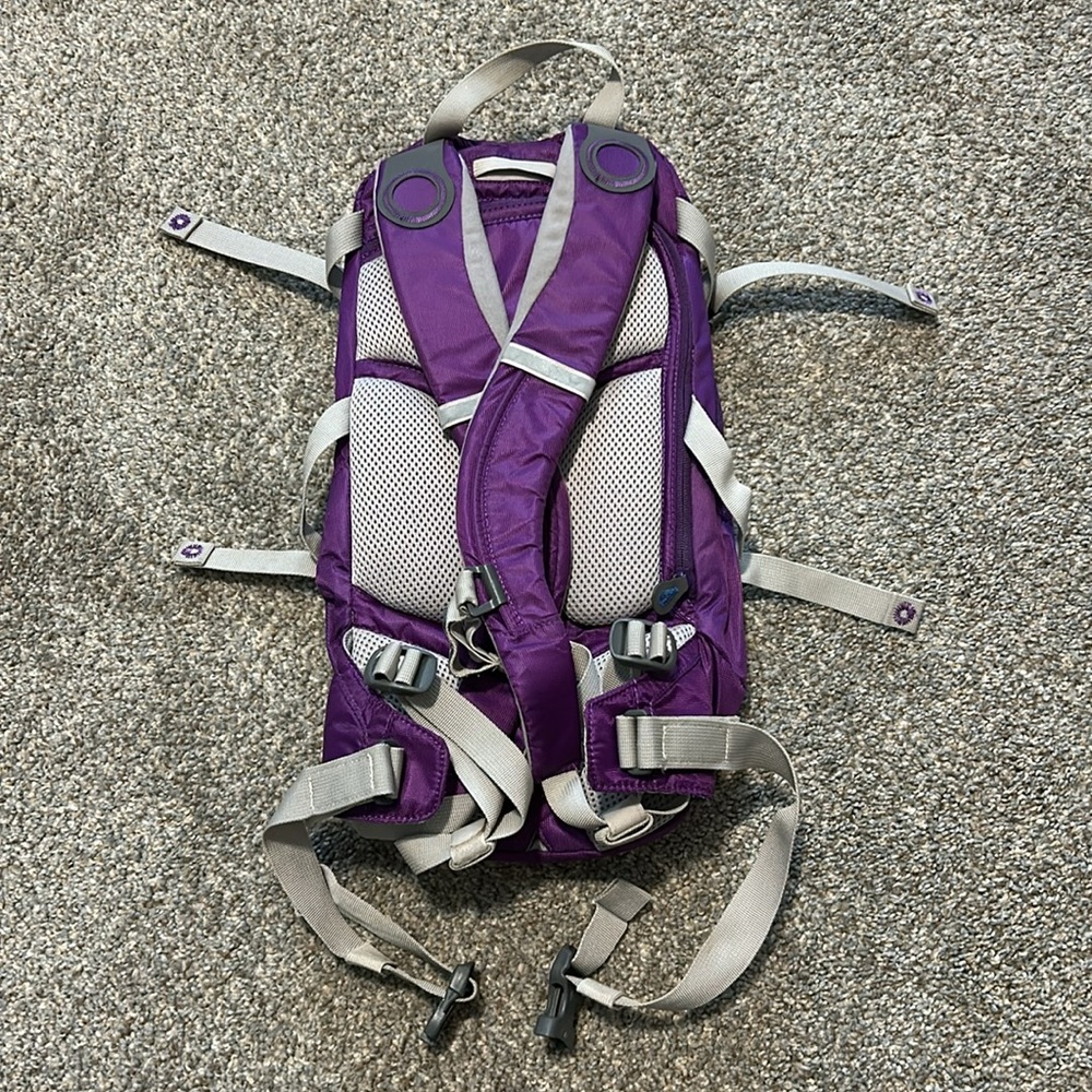 Camelback Women’s L.U.X.E. Mountain Bike Hydration Backpack (100 oz) - Picture 2 of 8